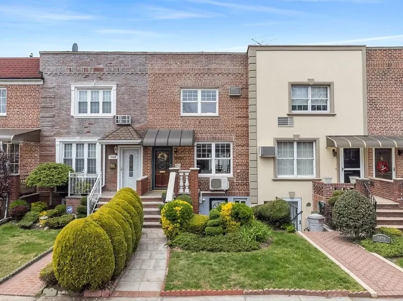 What it's like living in Bath Beach, Brooklyn Housing, prices, transportation, restaurants